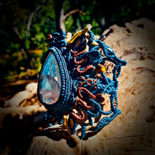 Load image into Gallery viewer, Negative quartz bracelet (unique design)