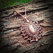 Load image into Gallery viewer, Translucent rose quartz necklace (unique design)