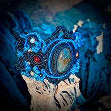 Load image into Gallery viewer, Labradorite bracelet (unique design)