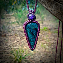 Load image into Gallery viewer, Manto Huichol obsidian necklace