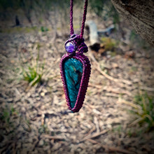 Load image into Gallery viewer, Manto Huichol obsidian necklace