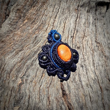 Load image into Gallery viewer, Spondylus pendant