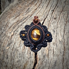 Load image into Gallery viewer, Tiger's eye pendant