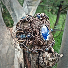 Load image into Gallery viewer, Lapis lazuli bracelet (unique design)