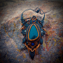 Load image into Gallery viewer, Manto Huichol obsidian necklace (unique design)