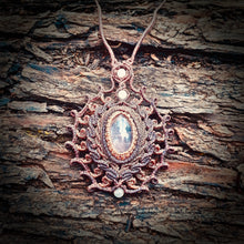 Load image into Gallery viewer, Translucent rose quartz necklace (unique design)
