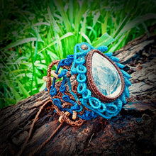 Load image into Gallery viewer, Negative quartz bracelet (unique design)
