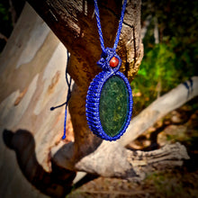 Load image into Gallery viewer, Manto Huichol obsidian necklace
