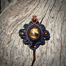 Load image into Gallery viewer, Tiger&#39;s eye pendant
