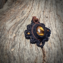 Load image into Gallery viewer, Tiger&#39;s eye pendant

